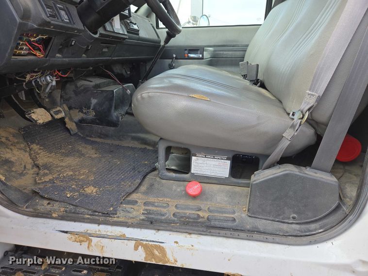 image for item EV5570 1998 Chevrolet C6500 box truck