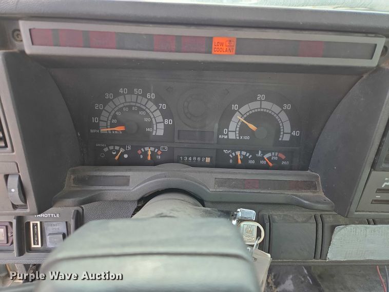 image for item EV5570 1998 Chevrolet C6500 box truck