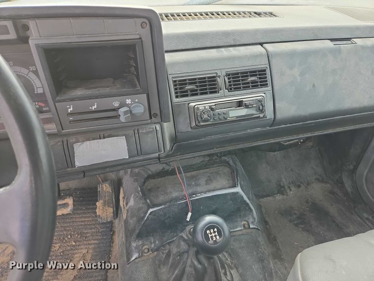 image for item EV5570 1998 Chevrolet C6500 box truck