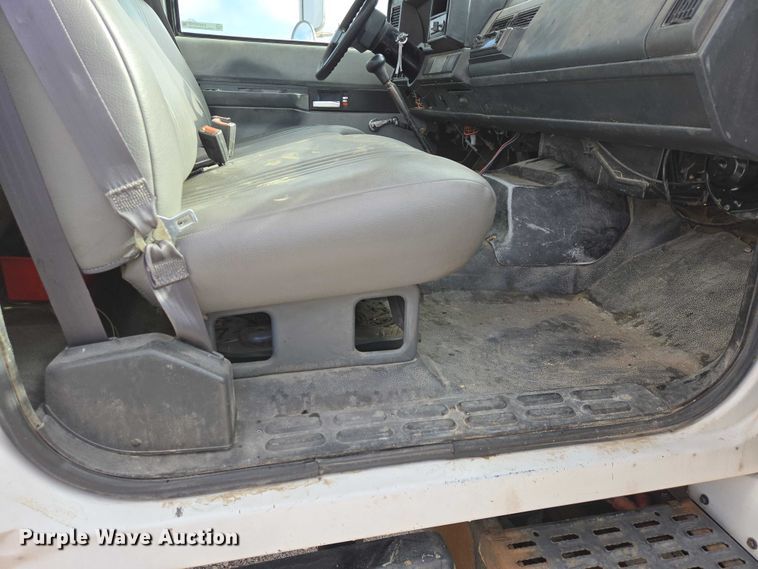 image for item EV5570 1998 Chevrolet C6500 box truck