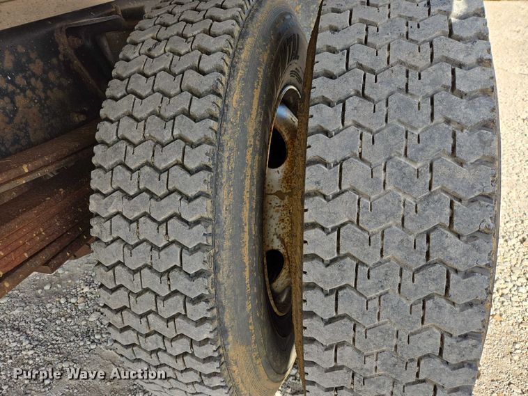 image for item EV5570 1998 Chevrolet C6500 box truck