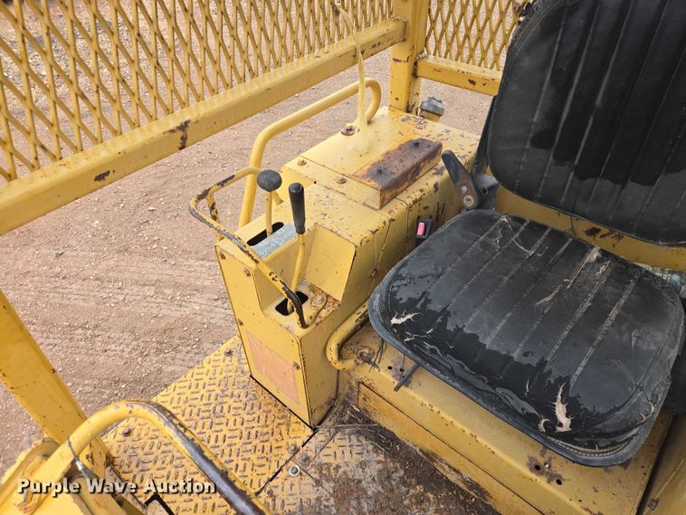 image for item EV5574 1980 Caterpillar D3B dozer