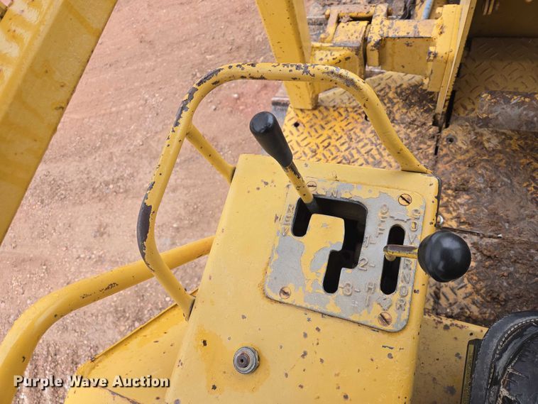image for item EV5574 1980 Caterpillar D3B dozer