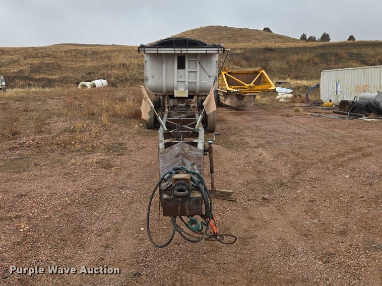 image for item EV5576 1980 Fruenauf end dump pup trailer