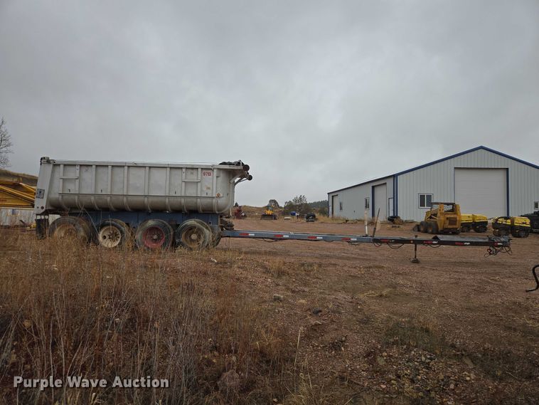 image for item EV5576 1980 Fruenauf end dump pup trailer