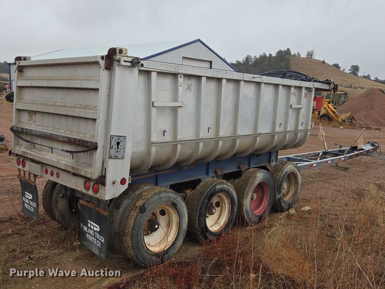 image for item EV5576 1980 Fruenauf end dump pup trailer