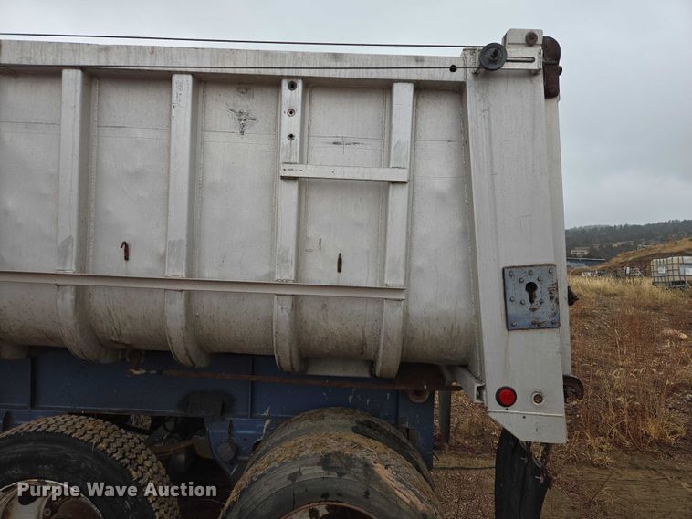 image for item EV5576 1980 Fruenauf end dump pup trailer