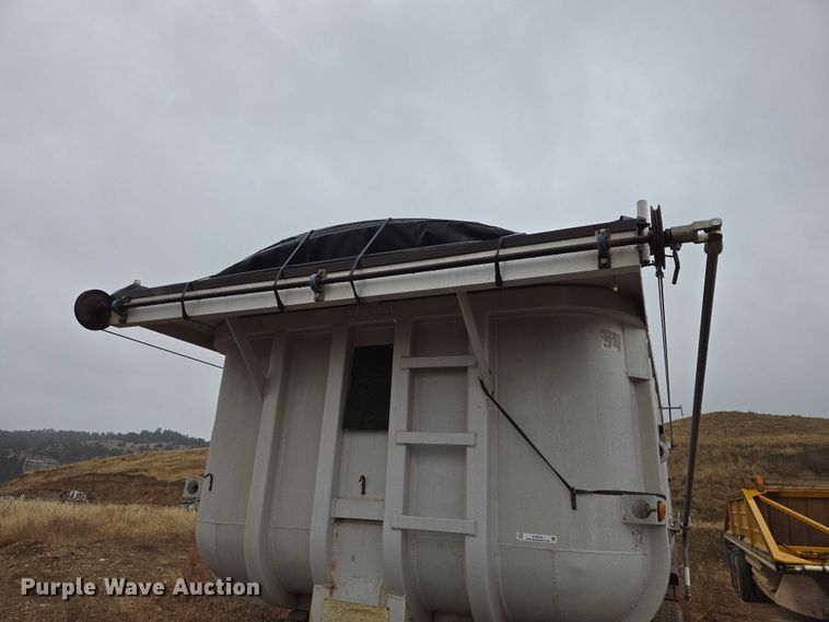 image for item EV5576 1980 Fruenauf end dump pup trailer