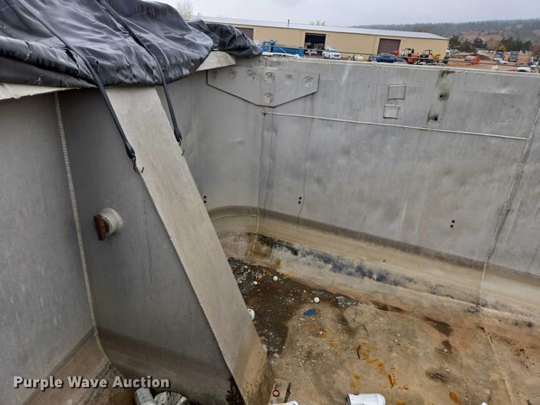 image for item EV5576 1980 Fruenauf end dump pup trailer