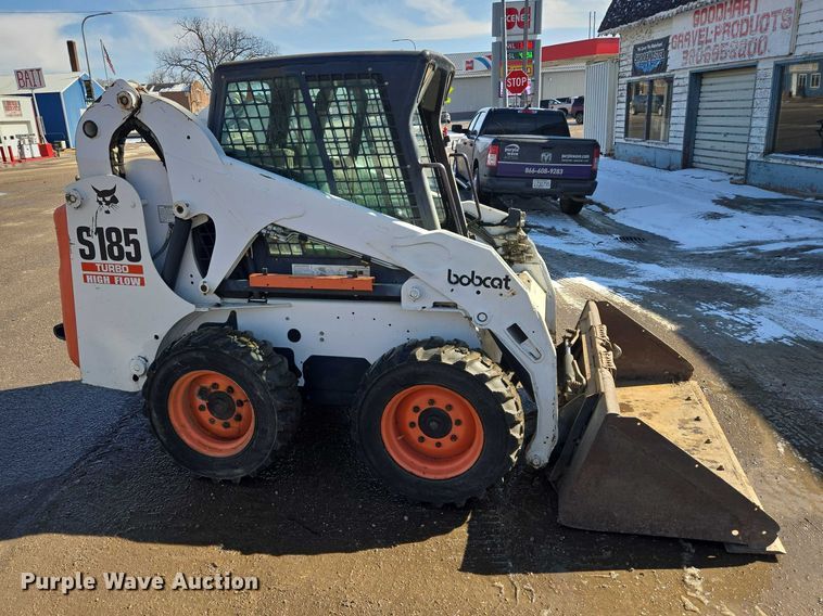 image for item EV5592 2002 Bobcat S185 skid steer loader