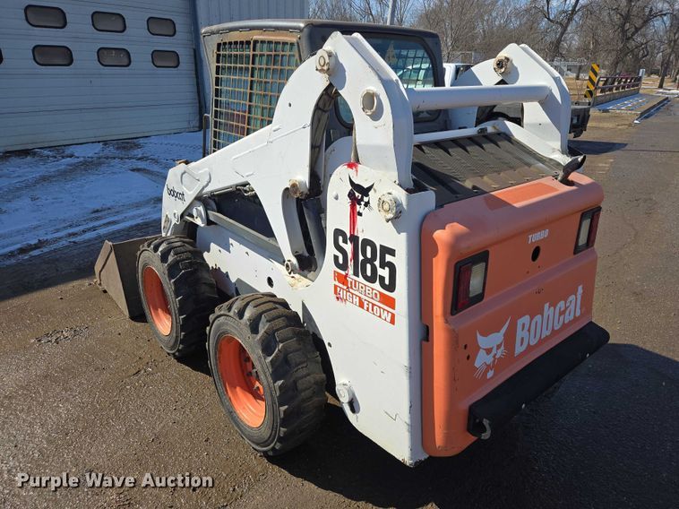 image for item EV5592 2002 Bobcat S185 skid steer loader