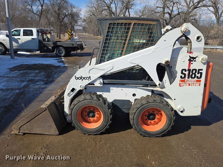 image for item EV5592 2002 Bobcat S185 skid steer loader