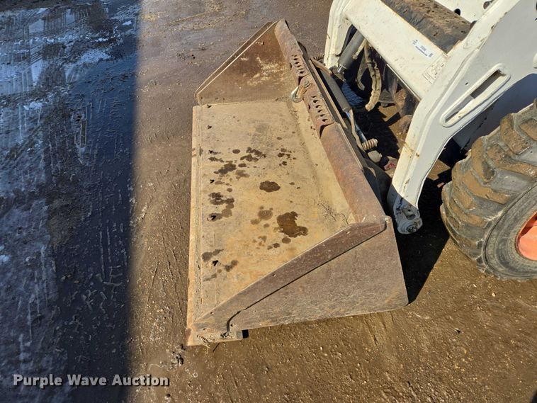 image for item EV5592 2002 Bobcat S185 skid steer loader