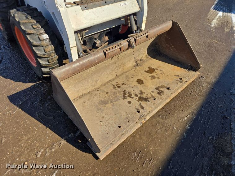 image for item EV5592 2002 Bobcat S185 skid steer loader