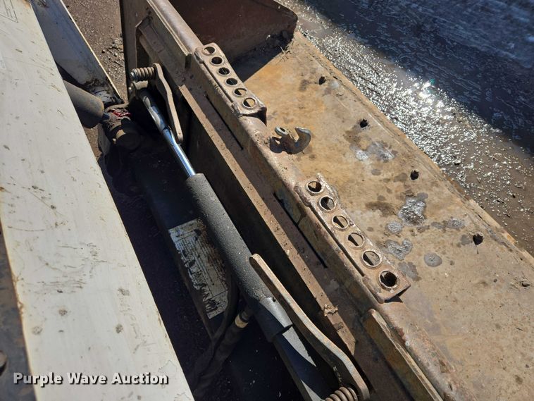 image for item EV5592 2002 Bobcat S185 skid steer loader