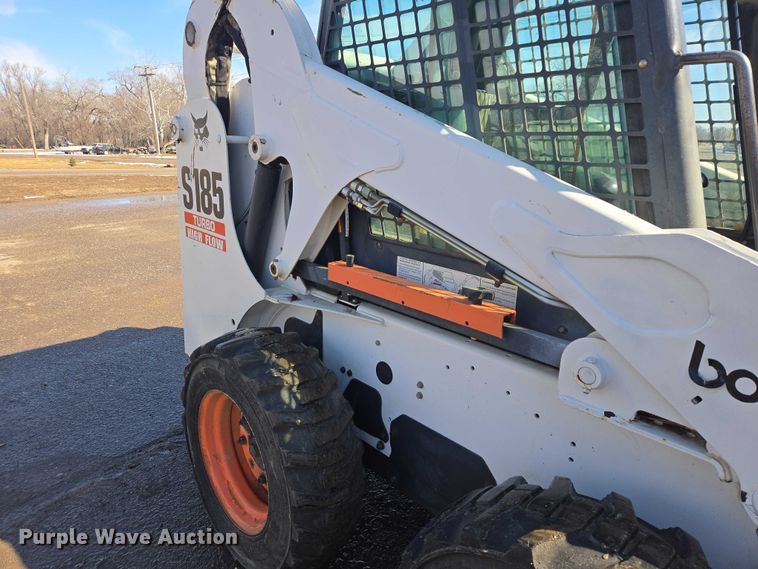 image for item EV5592 2002 Bobcat S185 skid steer loader