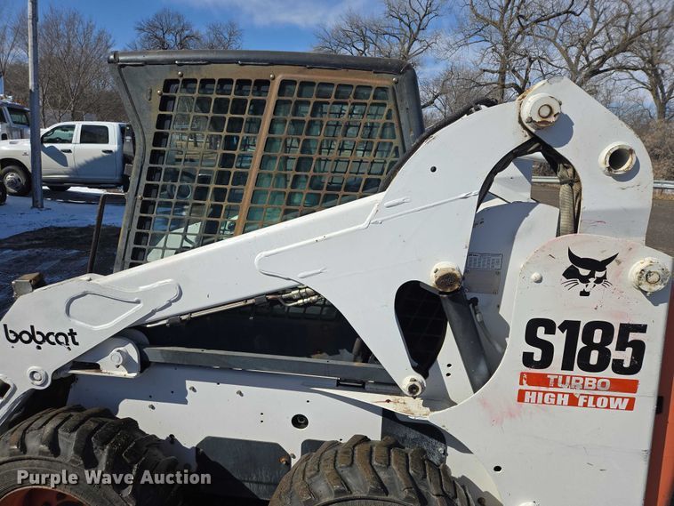 image for item EV5592 2002 Bobcat S185 skid steer loader