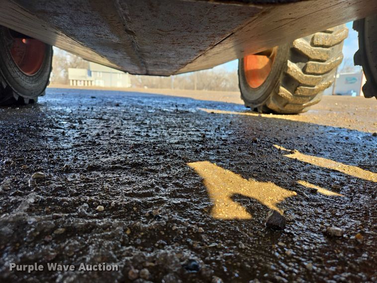 image for item EV5592 2002 Bobcat S185 skid steer loader