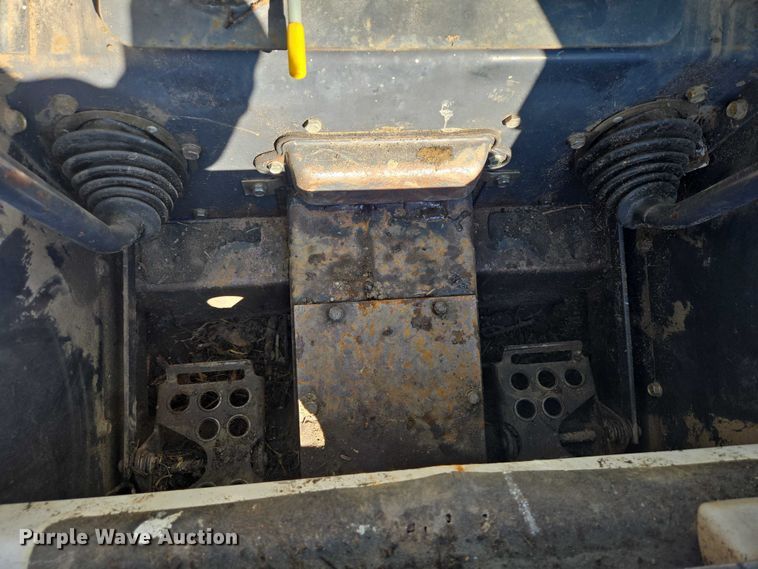 image for item EV5592 2002 Bobcat S185 skid steer loader