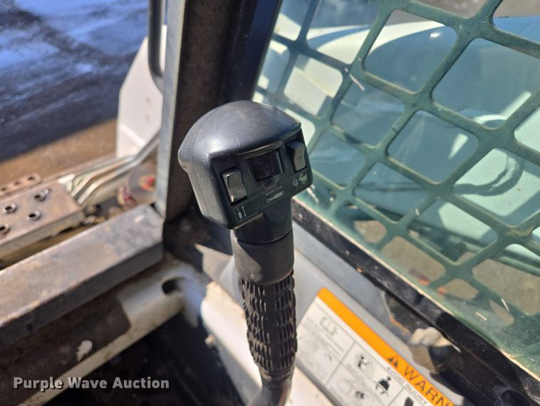 image for item EV5592 2002 Bobcat S185 skid steer loader