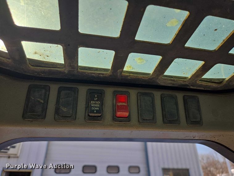 image for item EV5592 2002 Bobcat S185 skid steer loader