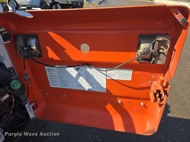 image for item EV5592 2002 Bobcat S185 skid steer loader