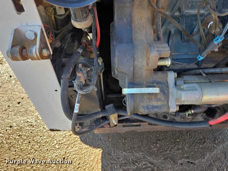 image for item EV5592 2002 Bobcat S185 skid steer loader