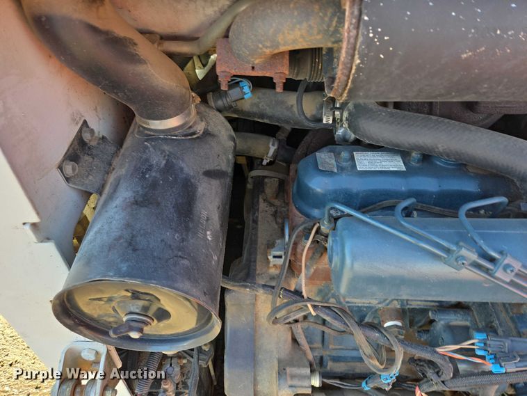 image for item EV5592 2002 Bobcat S185 skid steer loader