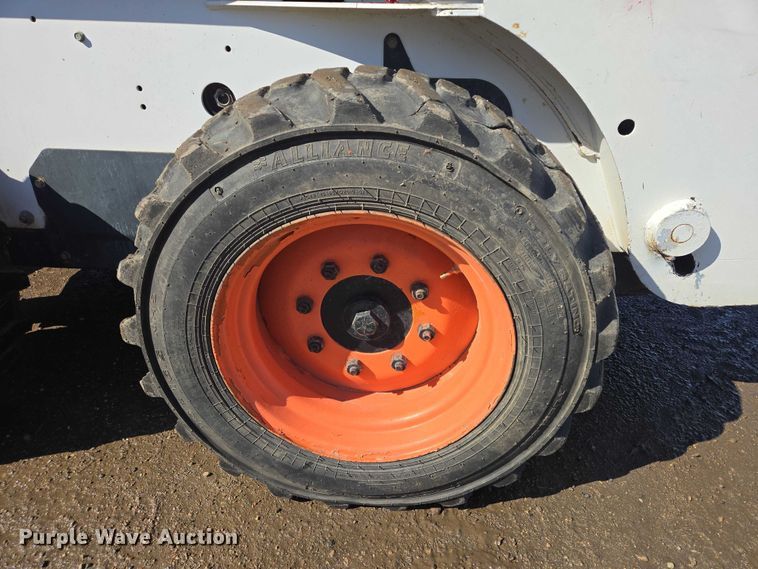 image for item EV5592 2002 Bobcat S185 skid steer loader