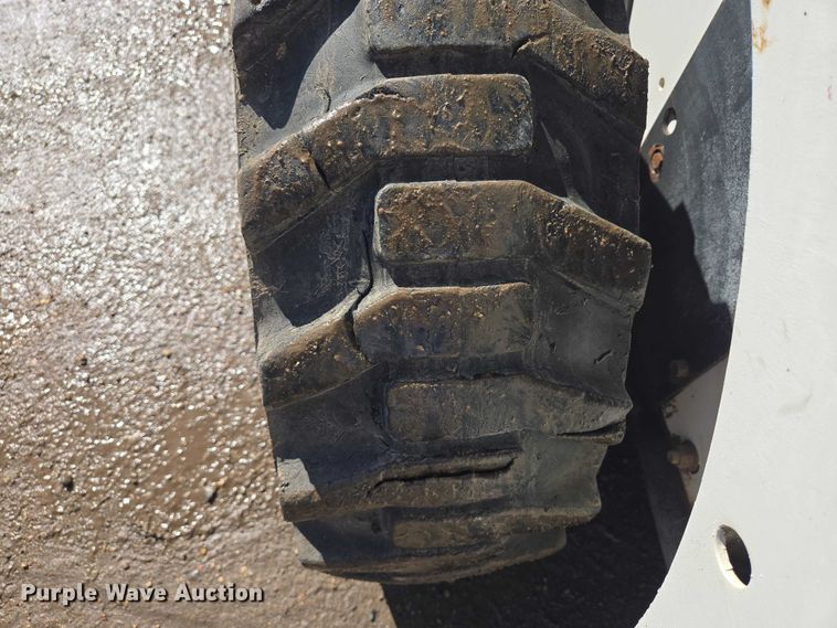 image for item EV5592 2002 Bobcat S185 skid steer loader