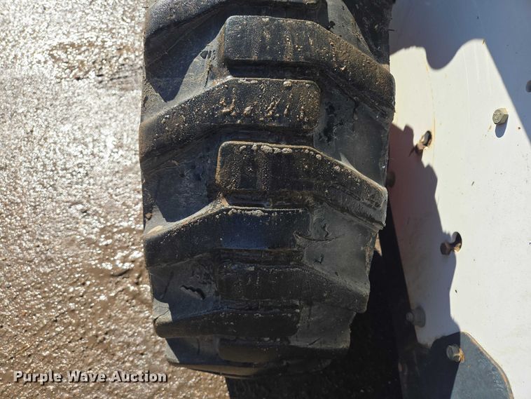 image for item EV5592 2002 Bobcat S185 skid steer loader