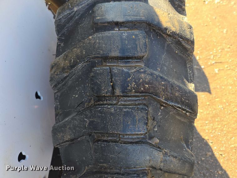 image for item EV5592 2002 Bobcat S185 skid steer loader