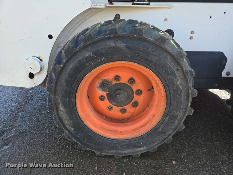 image for item EV5592 2002 Bobcat S185 skid steer loader