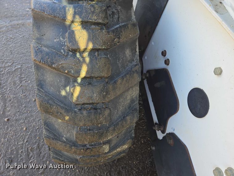 image for item EV5592 2002 Bobcat S185 skid steer loader