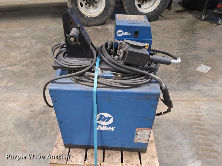 image for item EV5610 Miller Deltaweld 302 welder