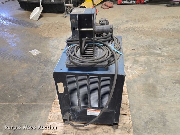 image for item EV5610 Miller Deltaweld 302 welder