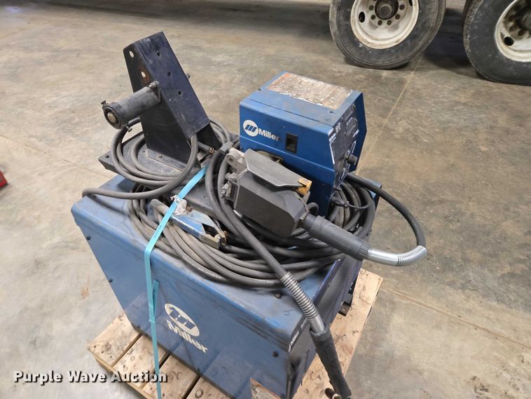 image for item EV5610 Miller Deltaweld 302 welder