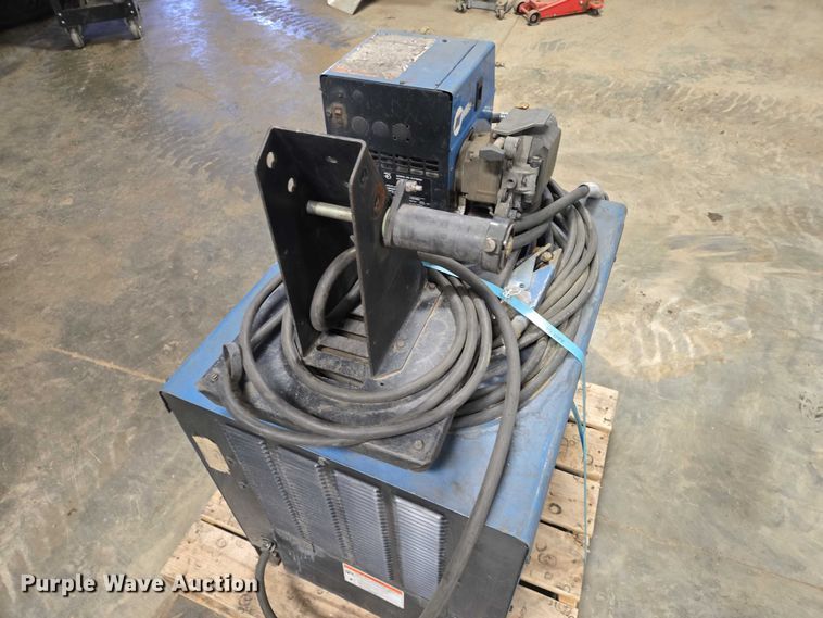 image for item EV5610 Miller Deltaweld 302 welder