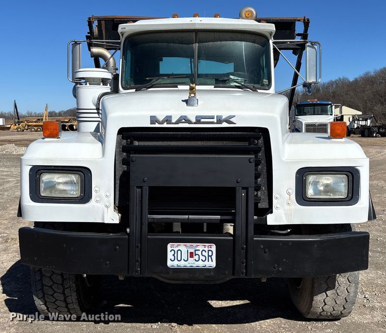 image for item FB3073 1999 Mack RD688S roll-off container truck