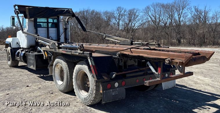 image for item FB3073 1999 Mack RD688S roll-off container truck