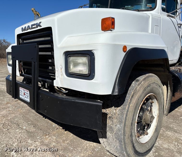 image for item FB3073 1999 Mack RD688S roll-off container truck