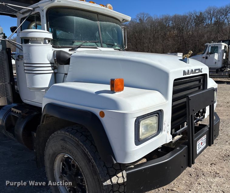 image for item FB3073 1999 Mack RD688S roll-off container truck