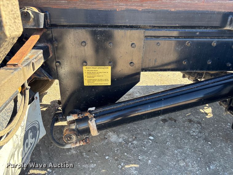 image for item FB3073 1999 Mack RD688S roll-off container truck