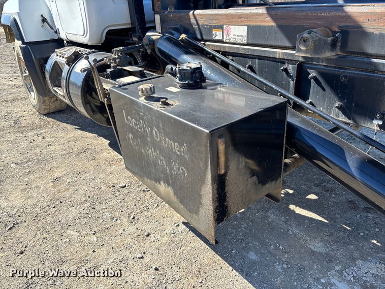 image for item FB3073 1999 Mack RD688S roll-off container truck
