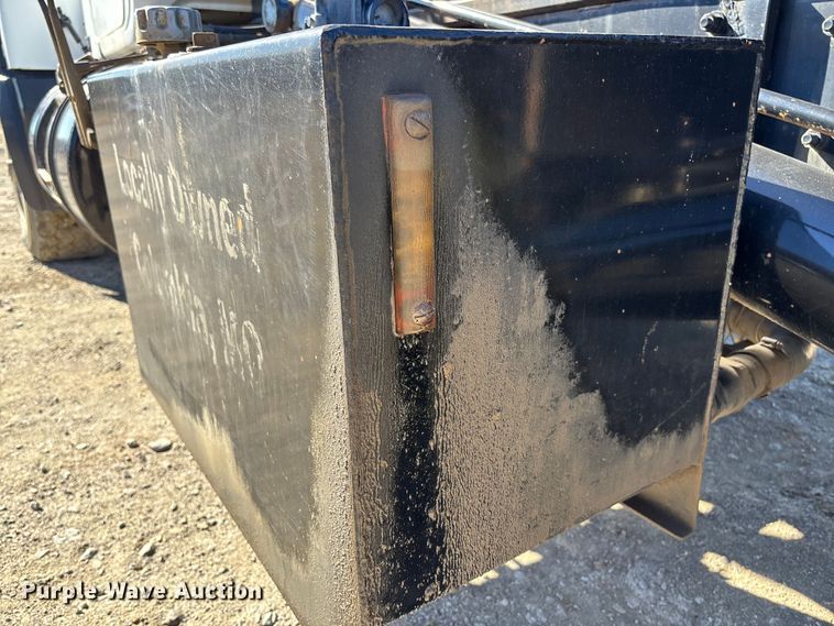 image for item FB3073 1999 Mack RD688S roll-off container truck