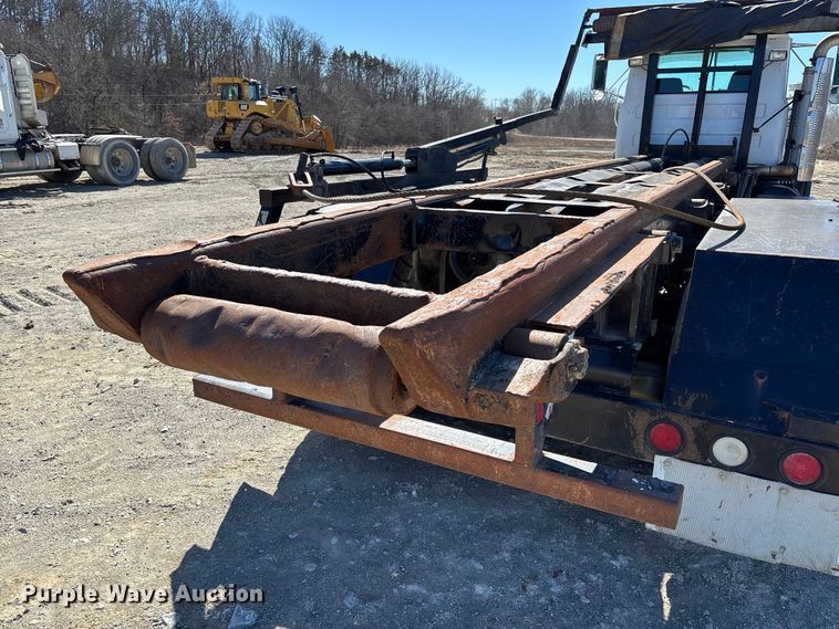 image for item FB3073 1999 Mack RD688S roll-off container truck