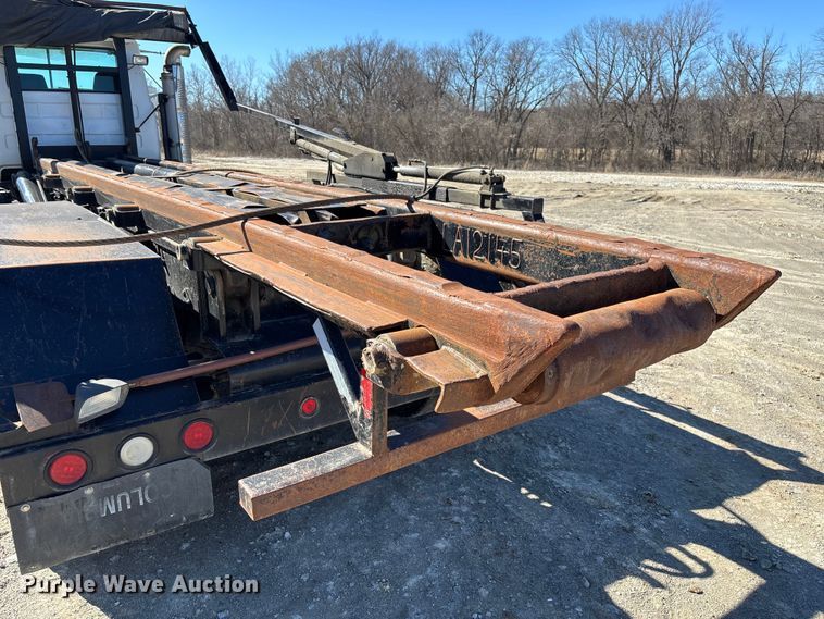 image for item FB3073 1999 Mack RD688S roll-off container truck