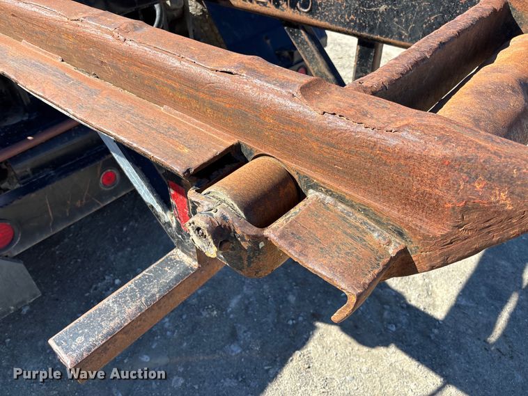 image for item FB3073 1999 Mack RD688S roll-off container truck