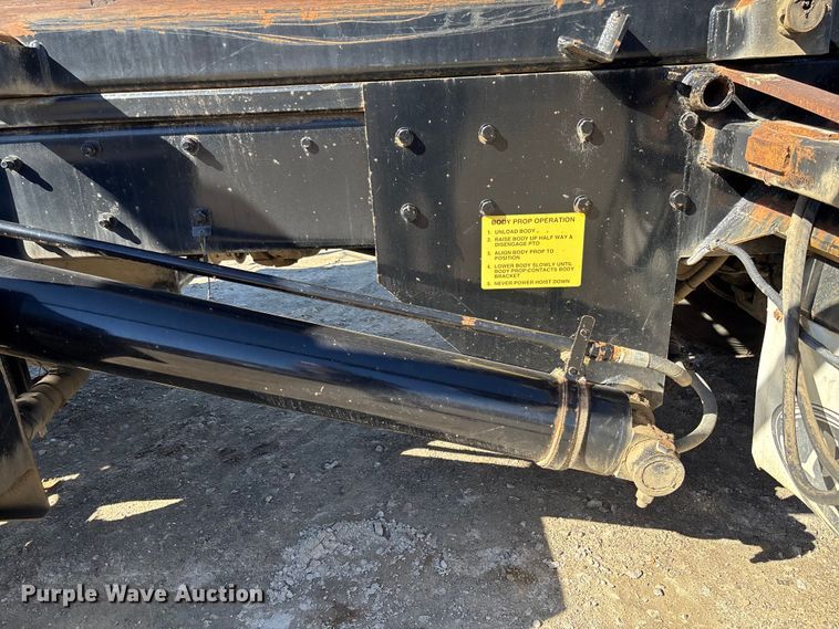 image for item FB3073 1999 Mack RD688S roll-off container truck