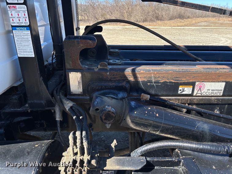 image for item FB3073 1999 Mack RD688S roll-off container truck